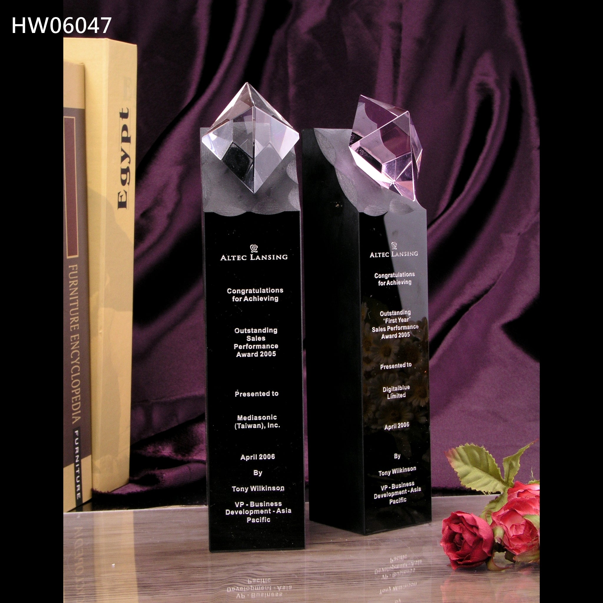 HW06047 鑽石水晶配黑水晶柱座– OH MY GIFT